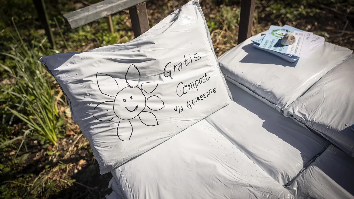 Compost halen tijdens Opening Groene Hub