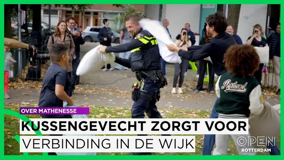 Kussengevecht zorgt voor verbinding in de wijk